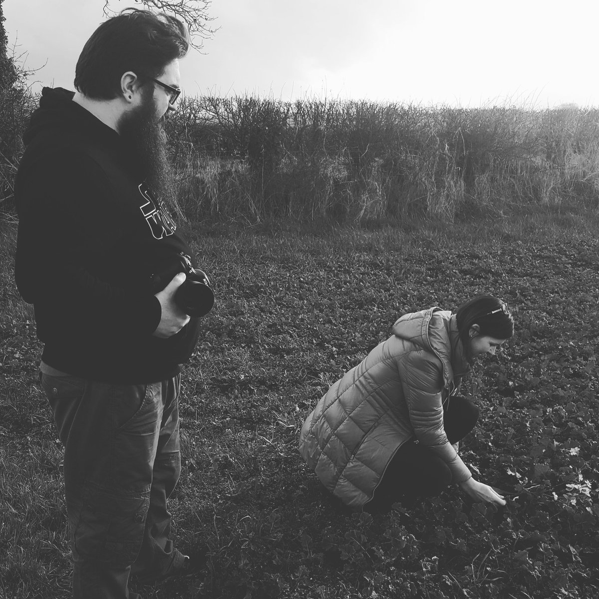 thelimeleafcafe's tweet photo. Jo and leona sorting the action shots yesterday. photos will be featured on our cafe wall. @joe_mc_court @broightergold #thelimeleafcafe πππ https://t.co/HCTi5x4Pnc