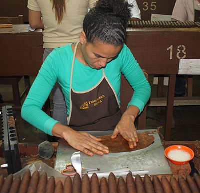 CasaTabaco's tweet photo. La semana pasada visitamos la fábrica de @OlivaCigar en Nicaragua. En breve os desvelaremos todos los detalles 😍 #cigarlife #losbuenoshumos https://t.co/wc6TDPelWw