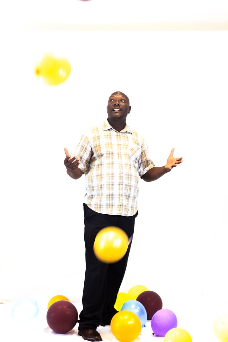 batsichinyanga's tweet photo. Just had a photoshoot. Trying kuisawo Class ne Professionalism muSungura hama dzangu. @kvgroyalty muriko here chimhamha @nduxdube @263Chat https://t.co/oACHXiEVYE