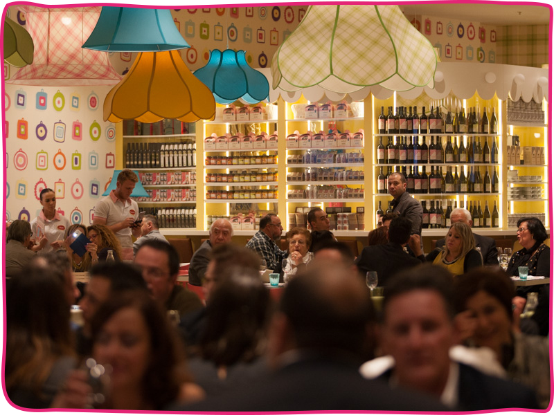 Un'atmosfera allegra rende piacevole ogni momento: vieni a trovarci a <a href="/Casa_Clerici/">Casa Clerici</a>, sei il benvenuto!👩‍👩‍👦