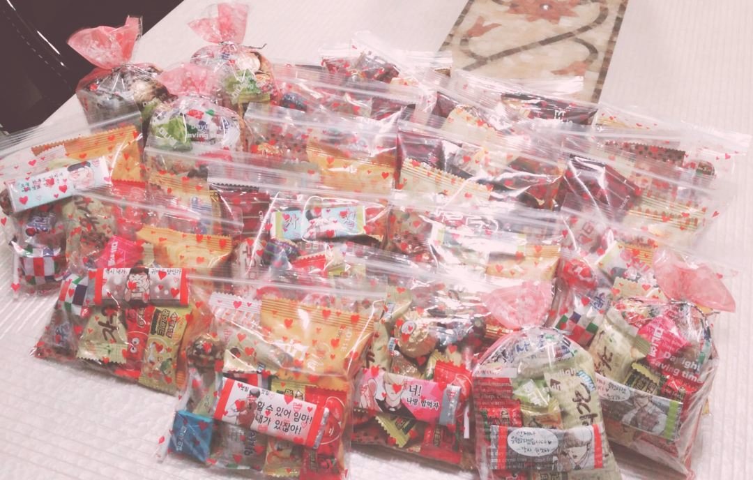 韓国情報モアモア 軍隊で頑張っている彼氏 弟のために 送るプレゼントまとめ 甘いもの好きじゃない人でも 軍隊では甘いものが好きになるみたい 軍隊で頑張っている彼氏 友達に 甘いもの お菓子がおすすめ 手書きの手紙も送ってね 韓国軍隊