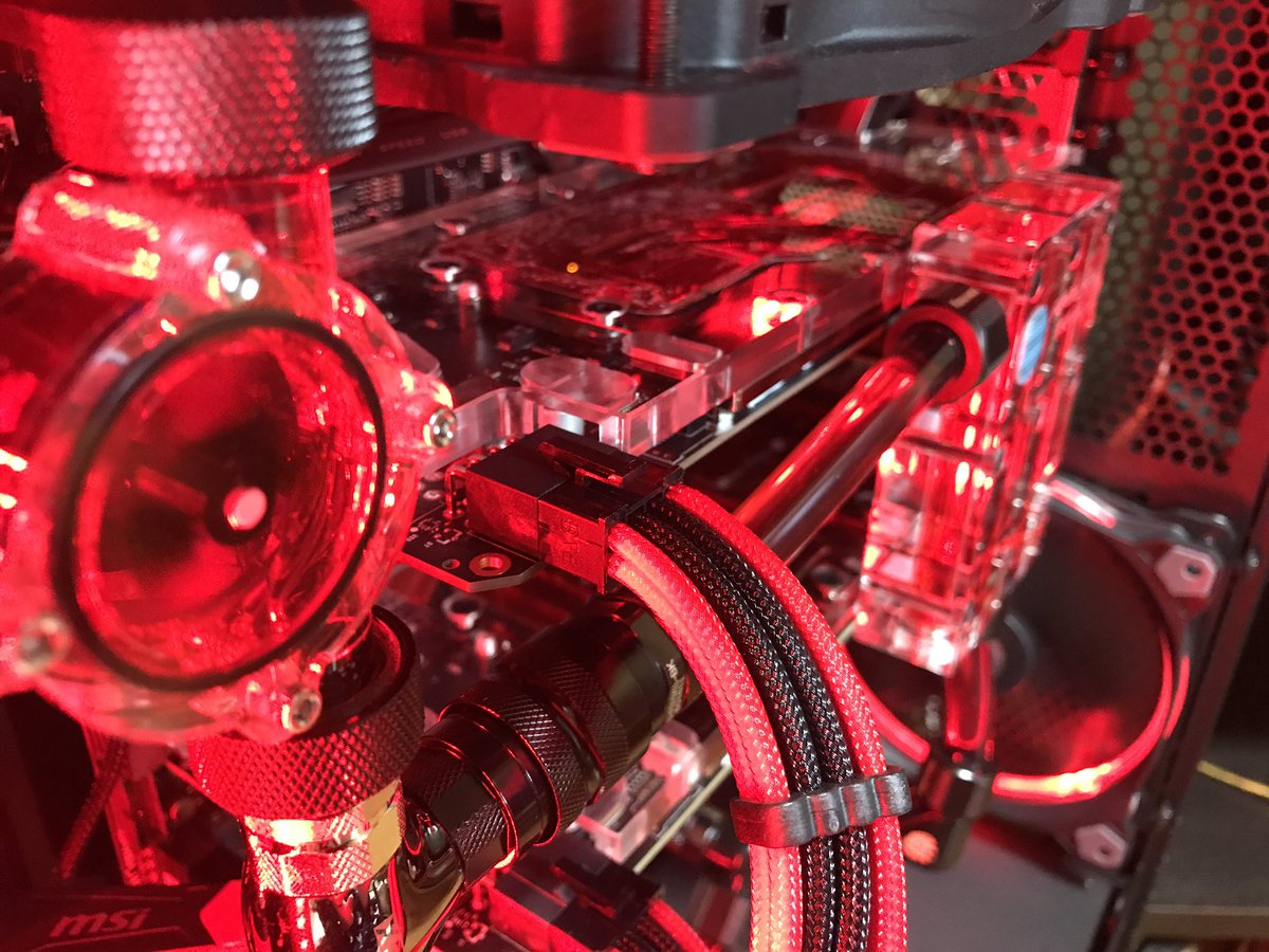 death_1125's tweet photo. 完成。titan xp欲しいよ。。
水冷パーツはoliospecさんとEK公式から
#6950x #i7-6950x #rampagevedition10 #gtx1080sli #customwatercooledpc #960pro #extreme #edition10 https://t.co/tAeqkmPaaT