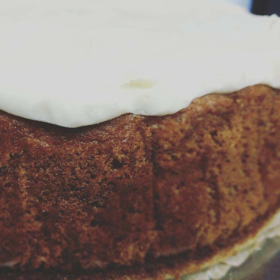 Carrotcake met een topping van mascarpone en roomkaas. #lekkerbijdekoffie #taart <a href="/NijmegenEet/">Nijmegen Eet</a> <a href="/uitetennijmegen/">Uit Eten Nijmegen</a> <a href="/Puuruiteten/">Puur! uit eten</a>