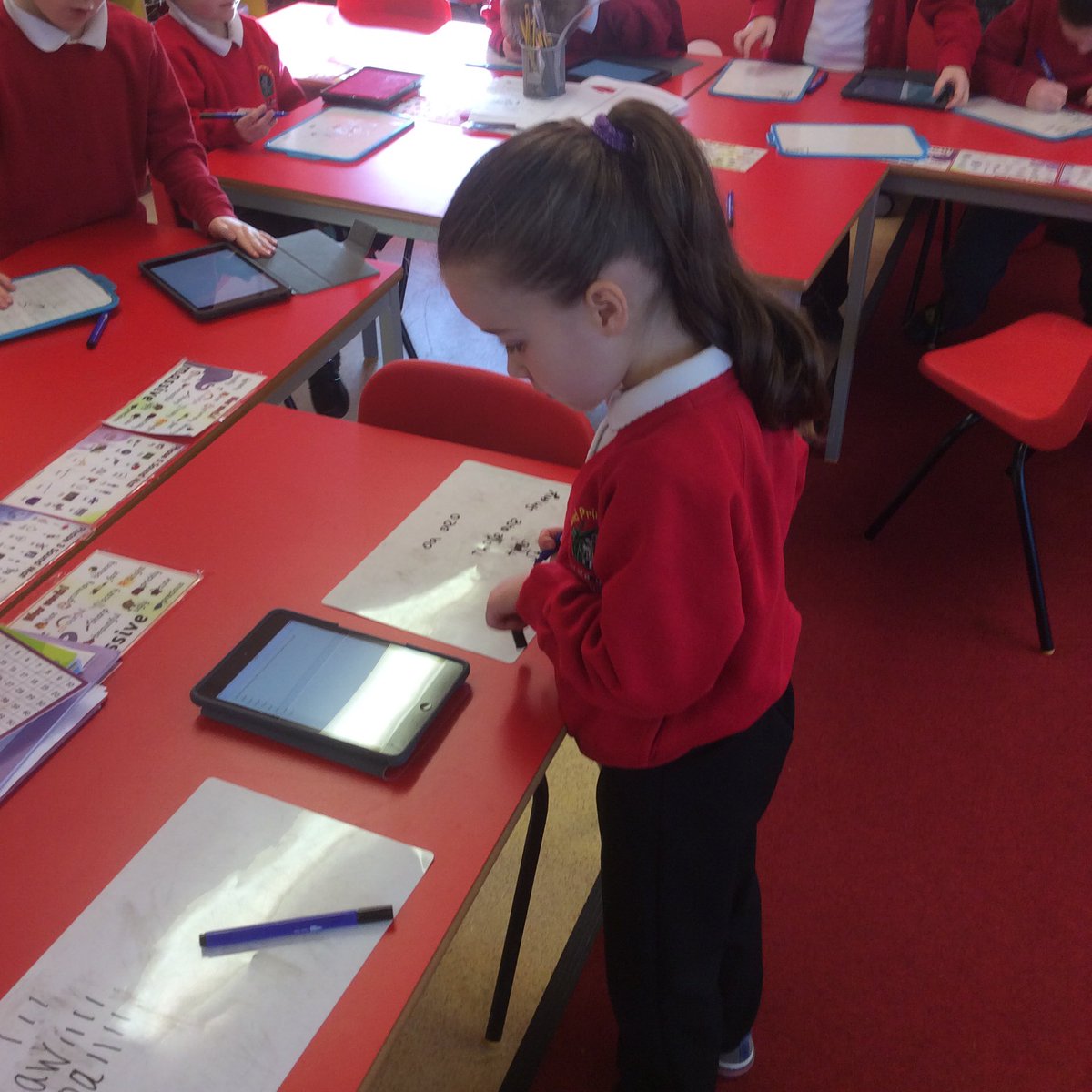 EPA_PumasY2's tweet photo. Year 1 using QR codes to find out our phonics challenges. #keeplearningfresh https://t.co/GEZiT30pUc