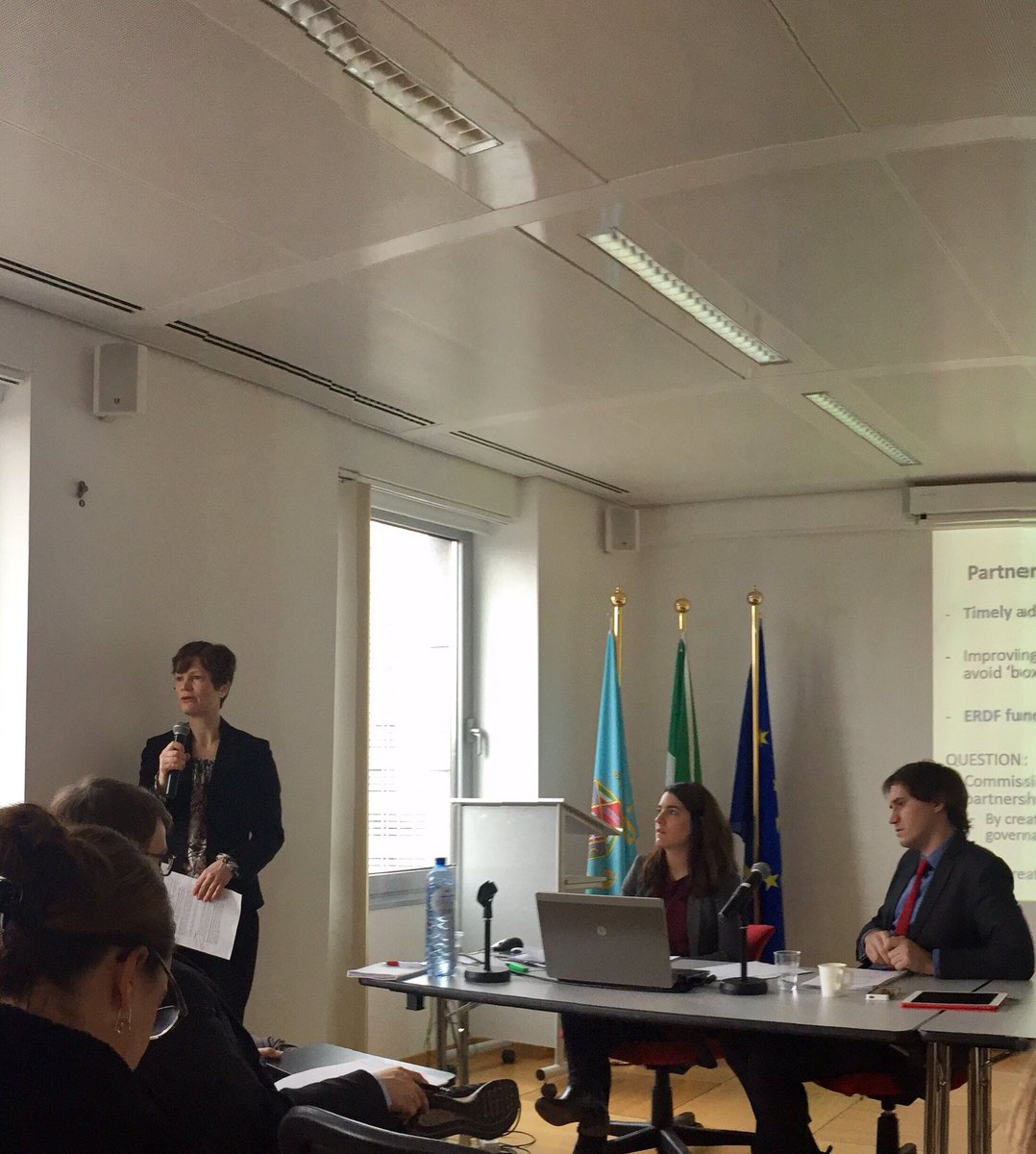 RegionVastraGot's tweet photo. Cecilia Nilsson is presenting paper on a better cohesion policy, at CPMR core group meeting. #VGEU #euprogram https://t.co/vwgNFManZF