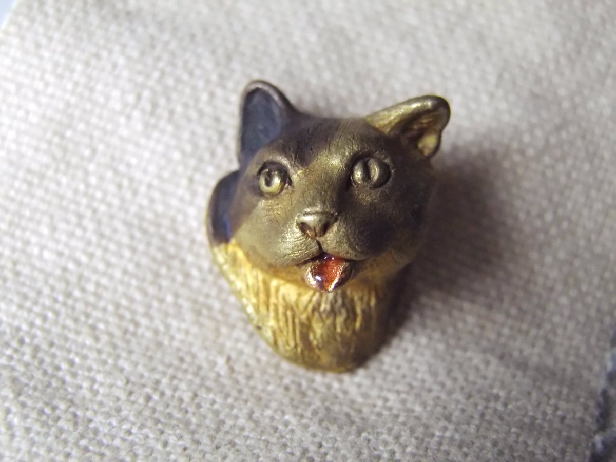 舎利猫 בטוויטר 赤い舌をちろりと出して見つめてくれるブチネコのピンブローチは真鍮製で舌だけが樹脂で赤く表情豊かに 片耳を傾げ見る角度によって凛々しく見えたりやんちゃそうに見えたりリアルで可愛い猫のアクセサリーです Emiria Emiria World さんの作品 舎利猫 בטוויטר 赤い舌をちろりと出して見つめてくれるブチネコのピンブローチは真鍮製で舌だけが樹脂で赤く表情豊かに 片耳を傾げ見る角度によって凛々しく見えたりやんちゃそうに見えたりリアルで可愛い猫のアクセサリーです Emiria Emiria World さんの作品