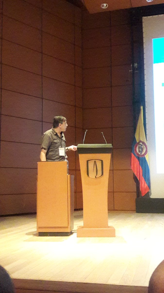 AlianzaCAOBA's tweet photo. Profesor Germán Bravo: Resultados de la investigación: Superficie deforestada en colombia entre 1990- 2015 #bigdatauniandes https://t.co/l9x7akVRI2