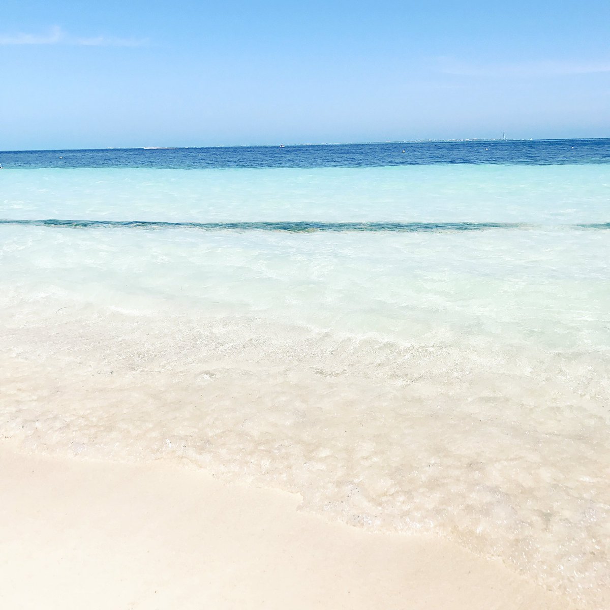 DonShal's tweet photo. Isla Mujeres... I'm coming for you! Oh and this view is aight... 🏝🌊 #nevercominghome #Cancun https://t.co/RQDETDOtLR