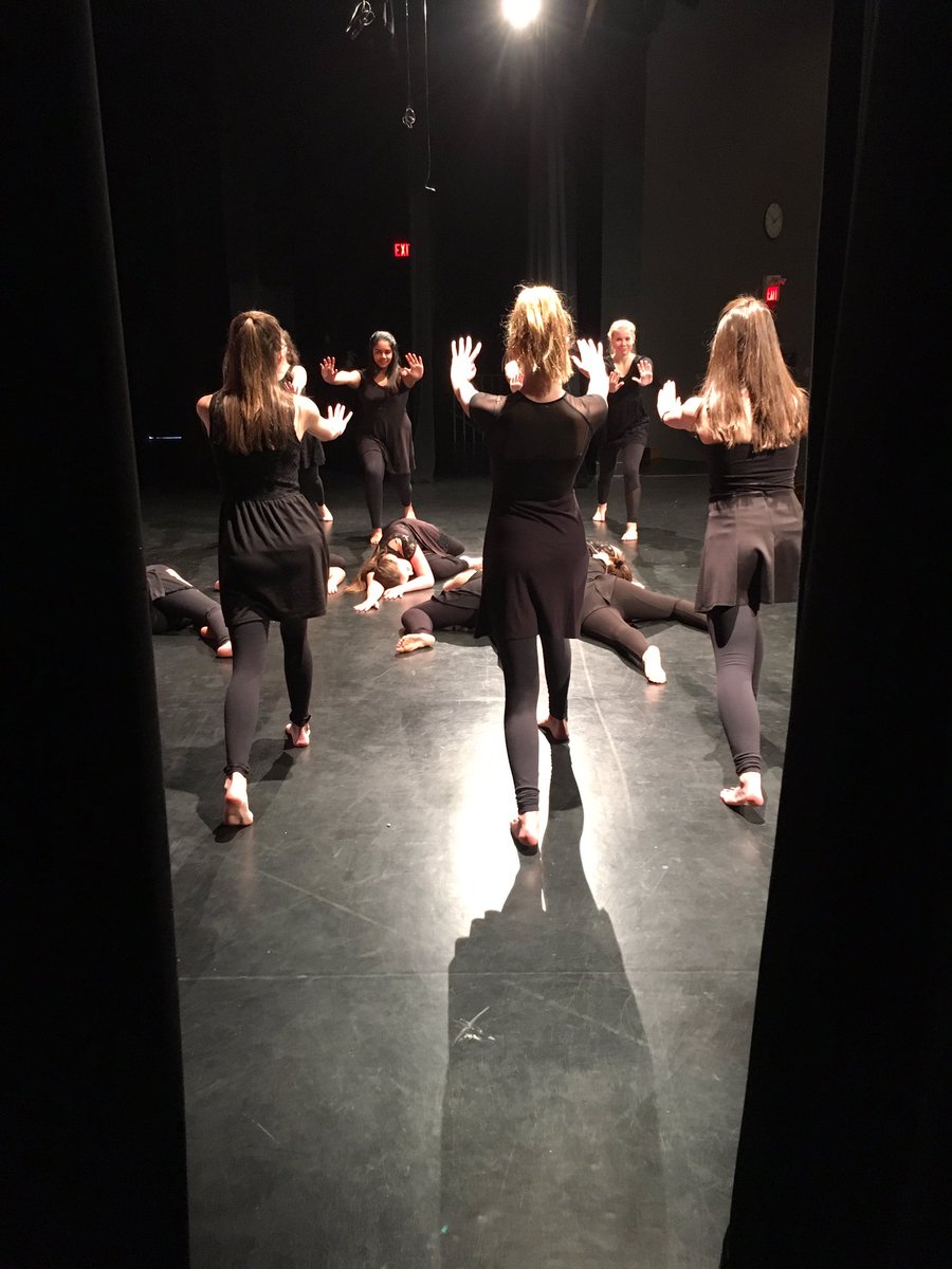 ArtsHWDSB's tweet photo. Another amazing performance by @GuyBrown_HWDSB to Rinzler! Awesome choreography! #hwdsbfancefest ! @HWDSB https://t.co/R7vuDxZDvd