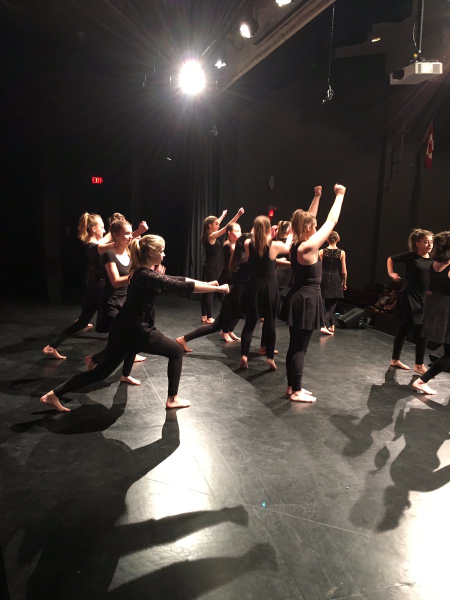 ArtsHWDSB's tweet photo. Another amazing performance by @GuyBrown_HWDSB to Rinzler! Awesome choreography! #hwdsbfancefest ! @HWDSB https://t.co/R7vuDxZDvd