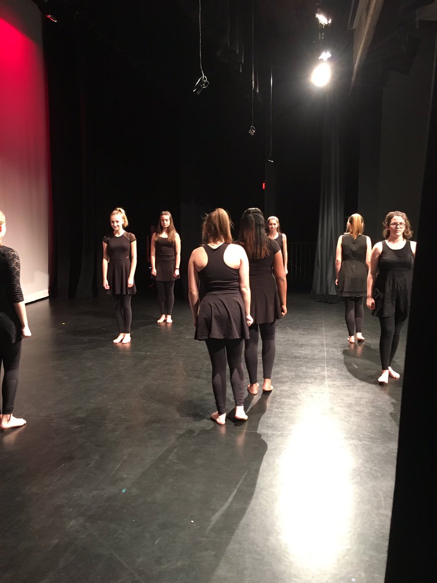 ArtsHWDSB's tweet photo. Another amazing performance by @GuyBrown_HWDSB to Rinzler! Awesome choreography! #hwdsbfancefest ! @HWDSB https://t.co/R7vuDxZDvd