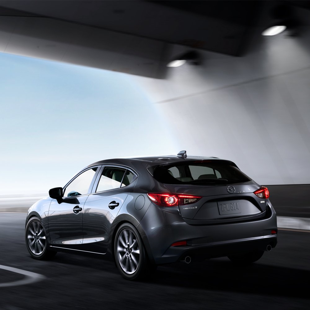 MazdaTurkey's tweet photo. 2017 Mazda3, #GVectoringControl özelliği ile yol tutuşunu maksimuma çıkarırken, pürüzsüz ve kontrollü sürüş sağlar. https://t.co/wR7QNmQACp https://t.co/AI72sF9Byi