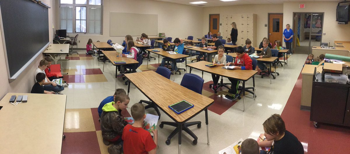 ges_MrsBuening's tweet photo. #WorldReadAloudDay with our favorite buddies @gesMrsObermeyer #GESPirates https://t.co/ntqOlYCT4l
