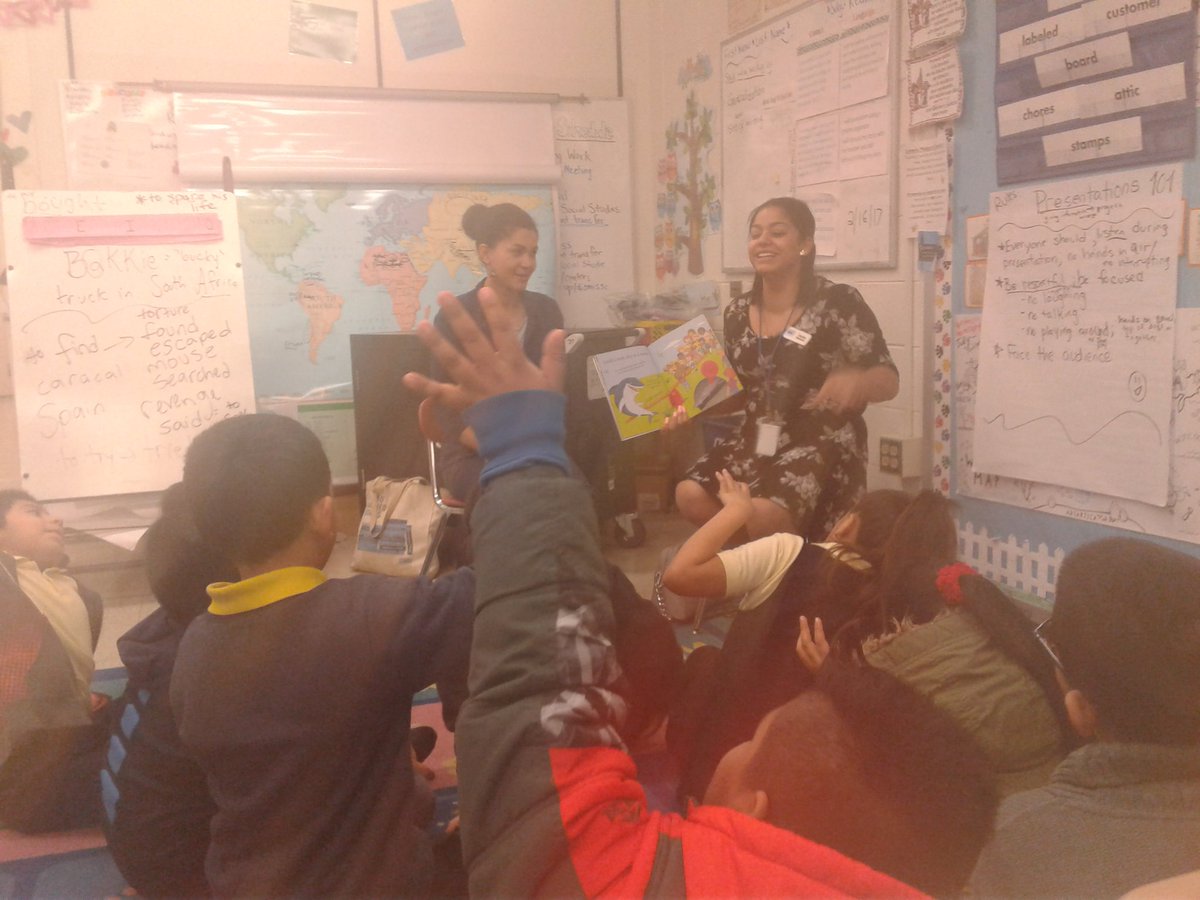 NSEBenitez's tweet photo. Thank you United Way for reading to Lewis elementary students on the 100th day of school @busybeesoflewis @LewisBeeNews @Lewis_Mr_Pal https://t.co/b46KuW8kOw