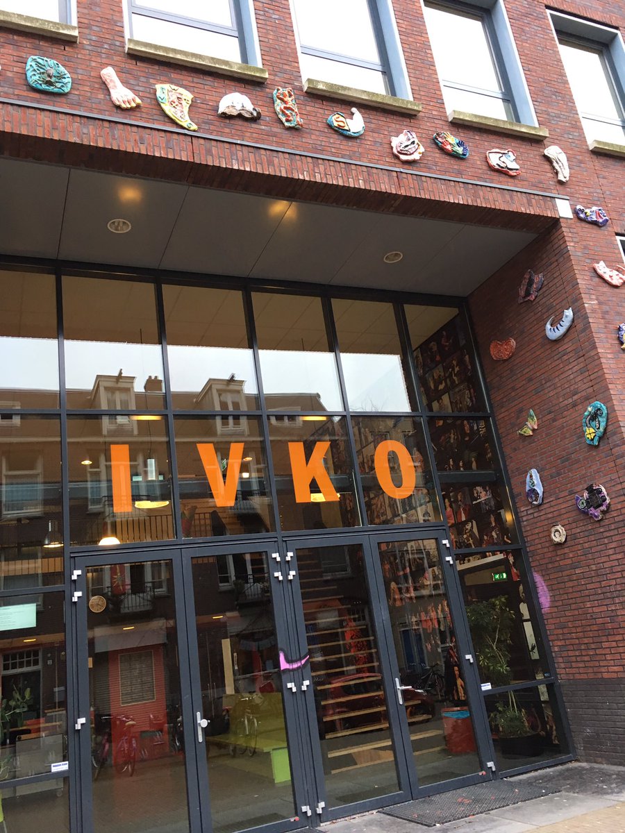 Ronilla's tweet image. Leuk! Ook cultuurprofielschool IVKO doet mee aan pilot micro:bit van #Coding4Amsterdam @Startup_Adam. Welke vmbo school doet nog meer mee?