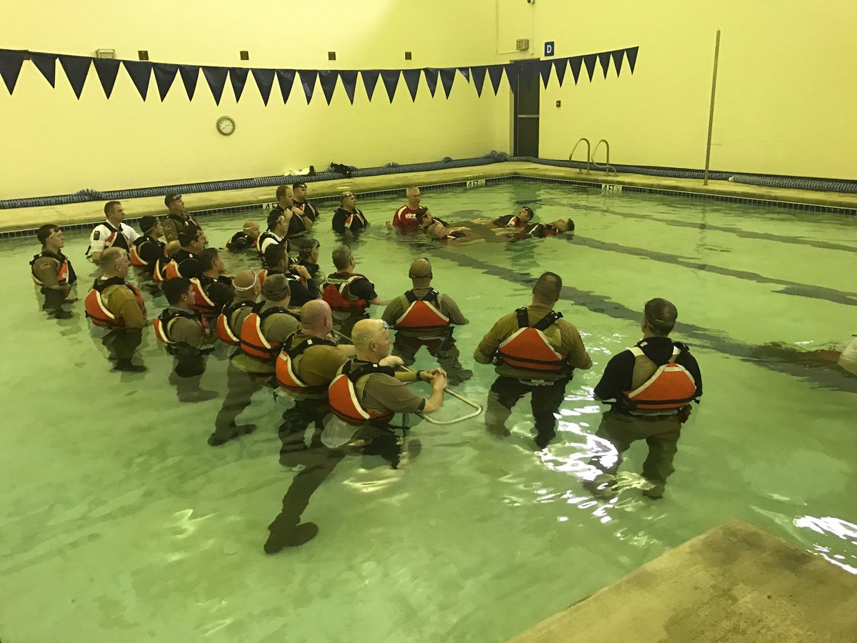 BOAT_Program's tweet photo. Officers learn what to do when an altercation or fall takes them into the water during the Officer Water Survival course hosted by @ohiodnr https://t.co/ZnXyh7sTx0