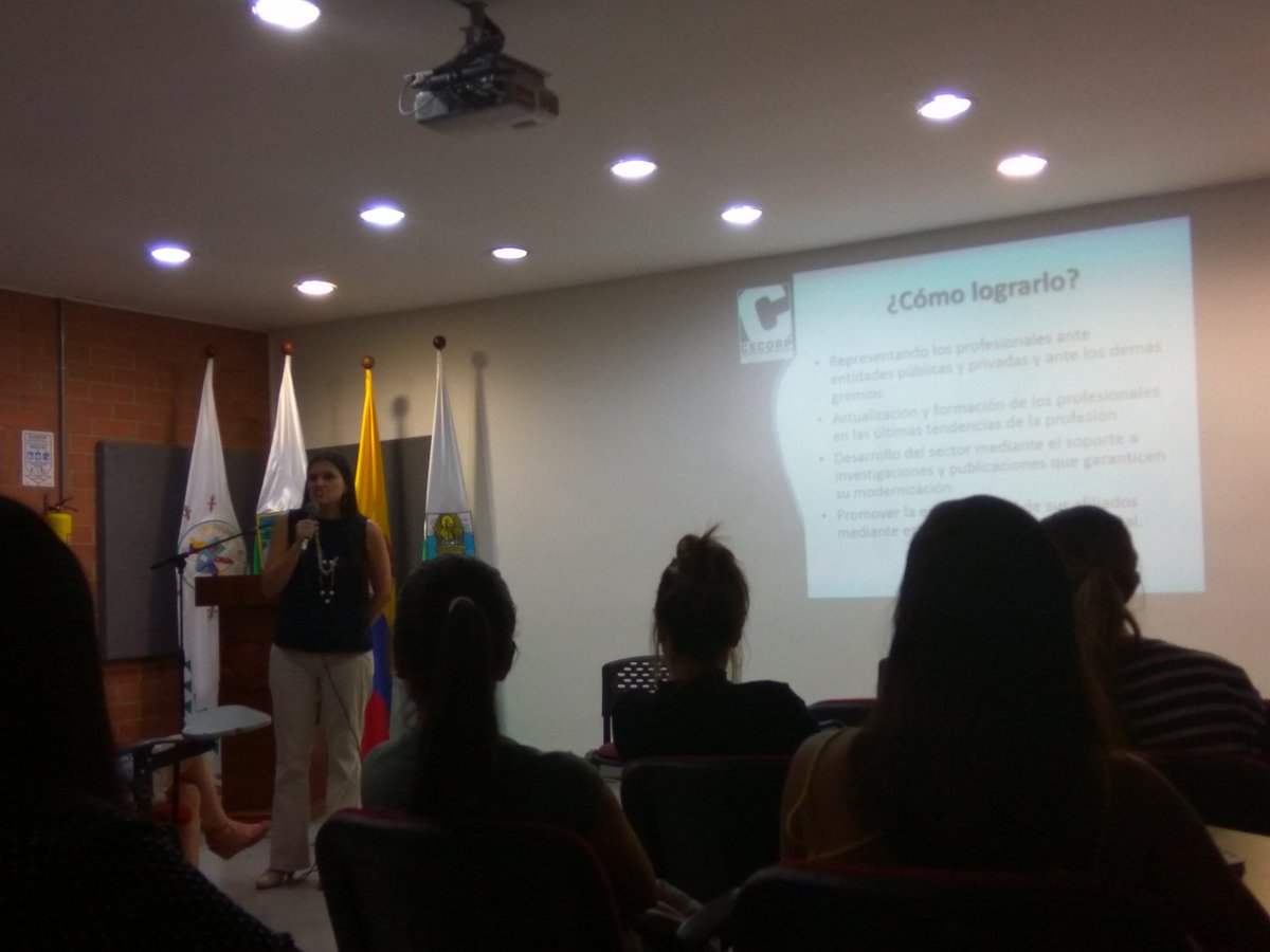 Caror22's tweet photo. Una conferencia muy interesante con la jefe de CECORT. 
Dándonos una idea de cómo están las relaciones públicas hoy en el medio https://t.co/w3ve9LZz2e