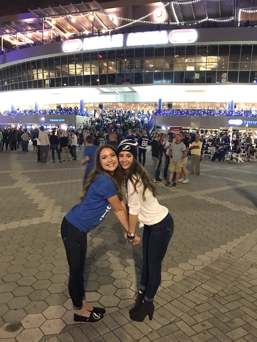 emilyconnell22's tweet photo. Happy birthday to my favorite Bolts fan! And best friend 😍 love you Doane 💘💘 https://t.co/Vr96uOaIYZ