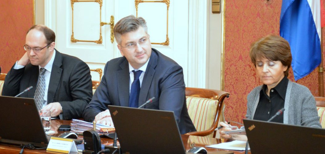 HDZ_HR's tweet image. Rekordni skok industrijske proizvodnje i #EU procjene o još većem rastu BDP-a potvrda su naše odgovorne politike! bit.ly/2laYriX