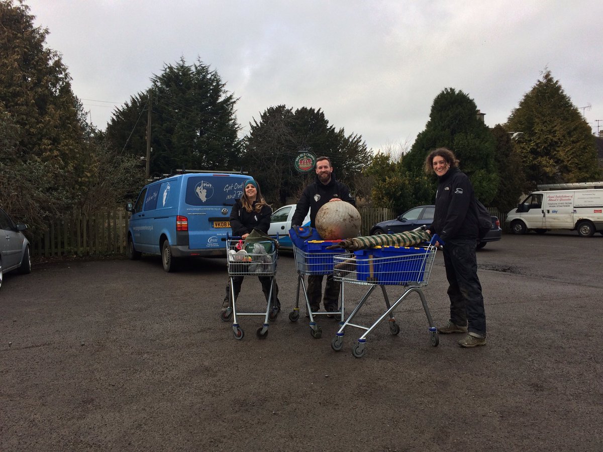 HUGE thanks to <a href="/Tesco/">Tesco</a> in Paganhill #Stroud for loaning us their trolleys so we can cart our kit over to #ArchwayGardens #makeplayhappen