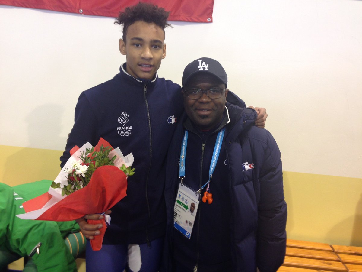#FOJE2017 Diané Sellier médaillé de bronze du 500m en #shorttrack ! #espritbleu <a href="/ffsportsdeglace/">FFSG</a>