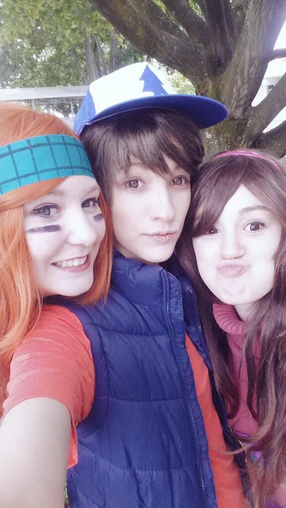 AleaRose24's tweet photo. It's been a whole year since Gravity Falls left us ;__; #Falliversary
@Herz_blatt @Meiseiko https://t.co/UDM5x27hej