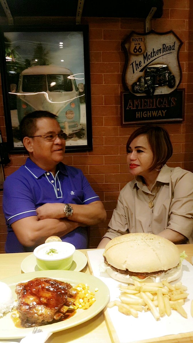 edstaana's tweet photo. Sponty date w/ parentals 💕 #postvday https://t.co/3JepxamEdf