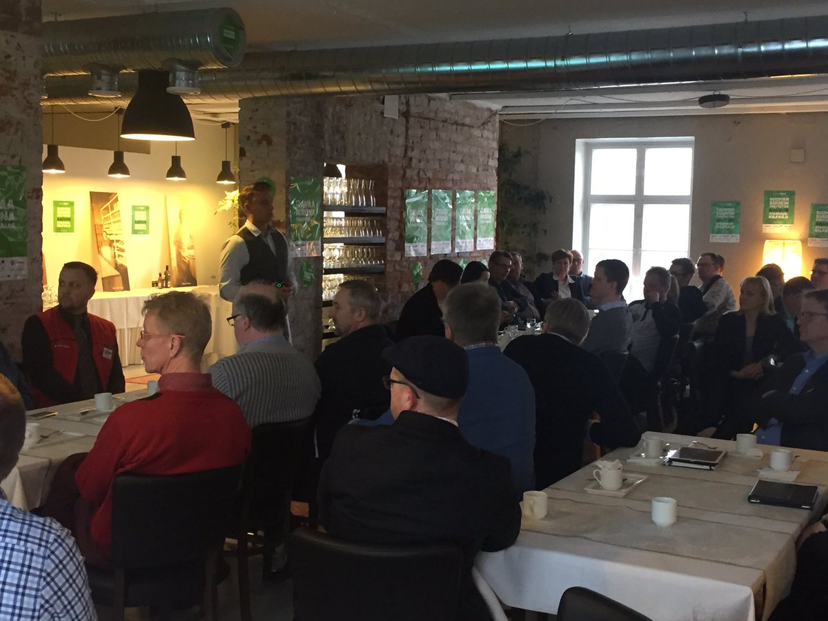 teemukankainen's tweet photo. Seuraavana @EConsultingOy lavalla ja Jonne tarinoi mitenkä sitä kansainvälistytään? #kasvuopen @suupohja https://t.co/6vVebudOft