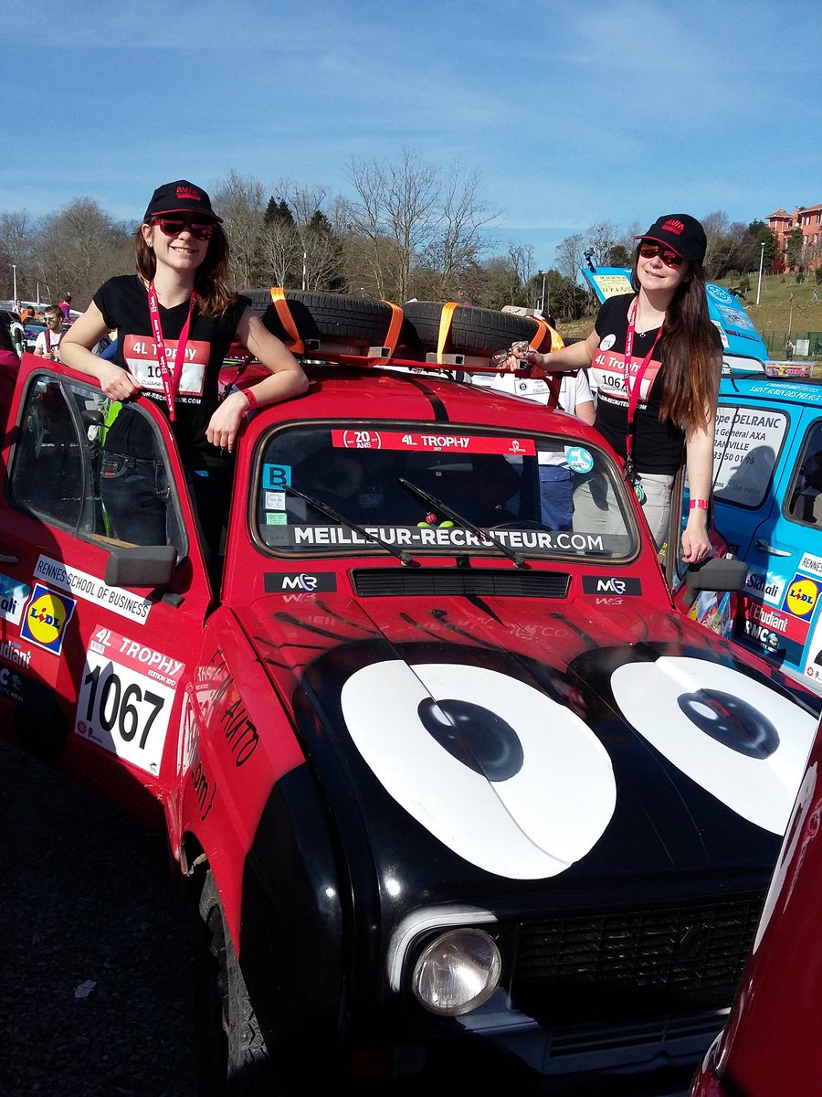 SolidatlasAsso's tweet photo. Départ imminent 
@4L_Trophy https://t.co/foYtYs2Cu1