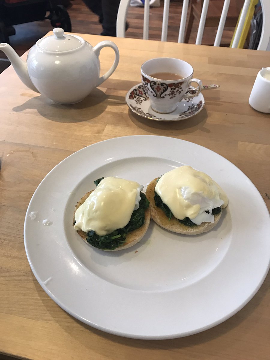 mikeygreen68's tweet photo. #Breakfast at @NickysCoffee #EggsFlorentine and a nice #PotOfTea  #Nomnom #Heath #Cardiff https://t.co/Dvx03sypiD