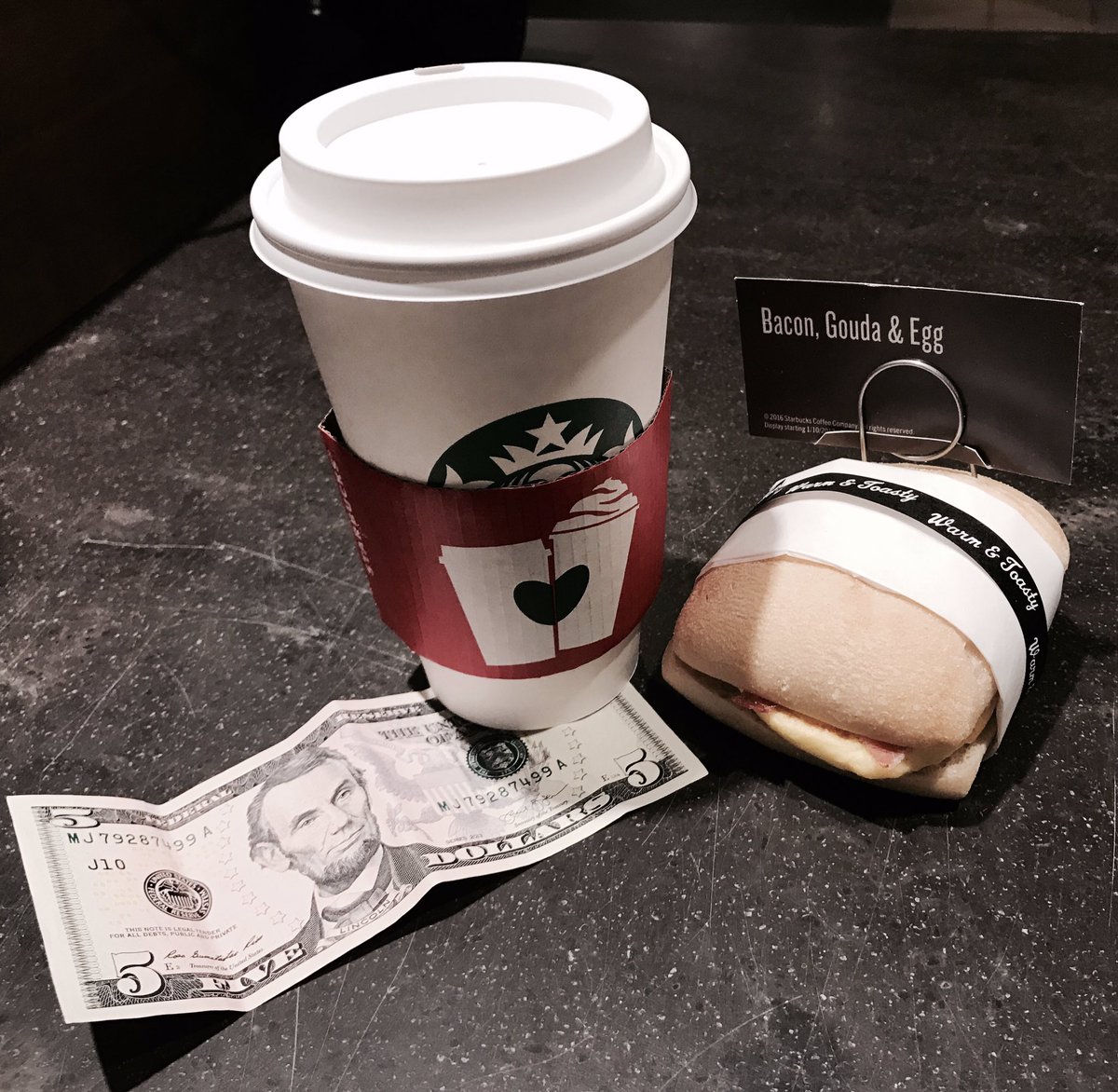 Breakfast time! 😌😌