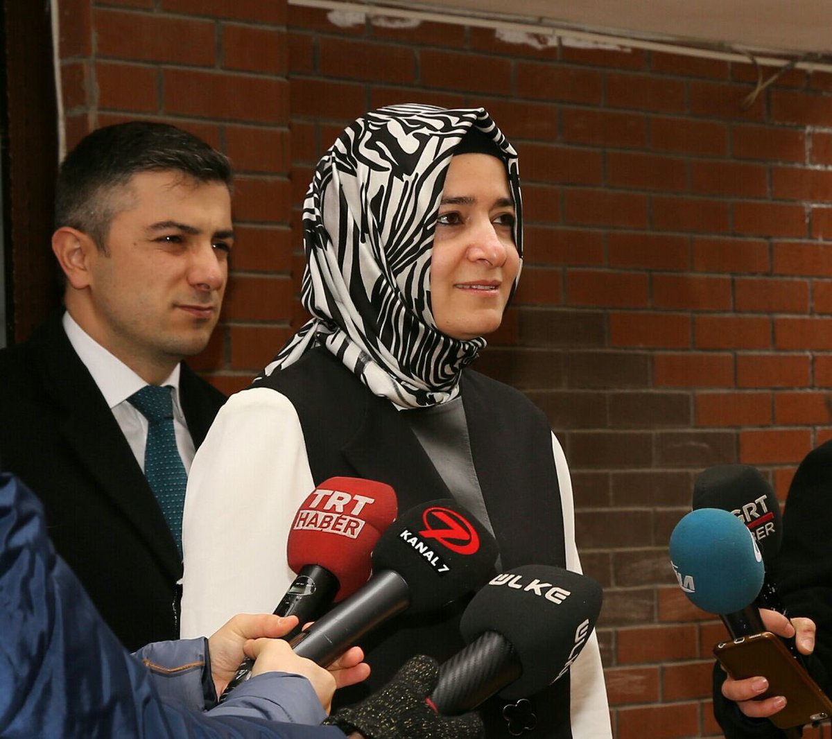 drbetulsayan's tweet photo. Çirkin bir saldırıya uğrayan #FatmaDilaraAslıhan kızımızı ve ailesini ziyaret ettik. Yaşadıklarından duyduğumuz üzüntüyü paylaştık. https://t.co/W7rR0OImdc
