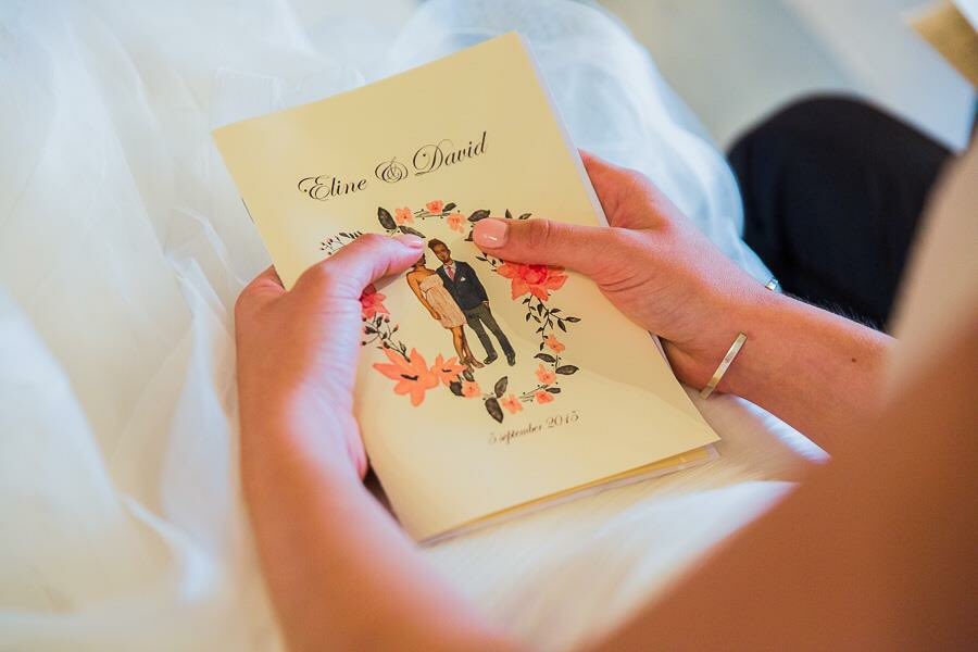 KimVdHeyden's tweet photo. #missals don't have to be boring. Make them #personal with a #drawing of the #bridalcouple. #wedding #ceremony #church Pic: @JorickMichiels https://t.co/JwDYS3R7rL