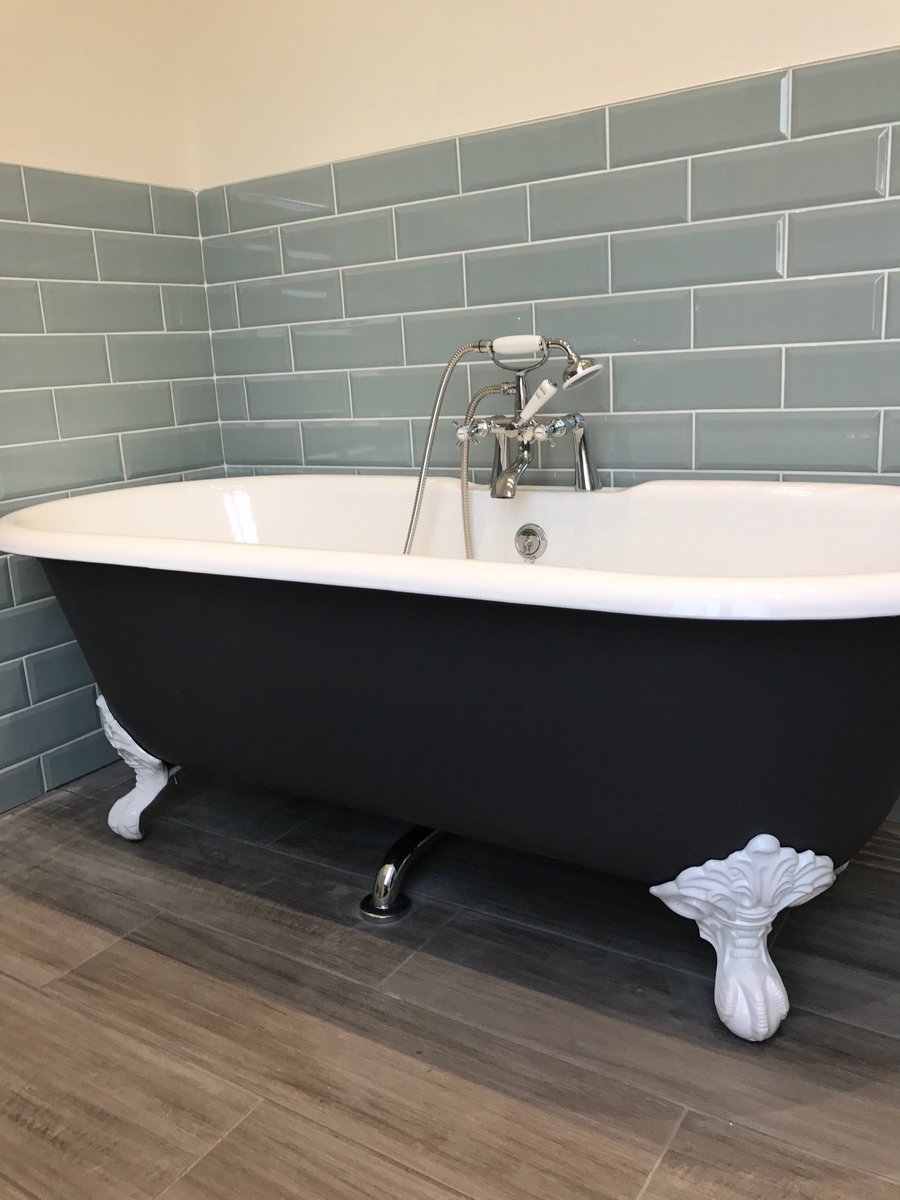 FrintonKitchens's tweet photo. Another stunning bathroom installation from the FKB team 🛁 https://t.co/ejIprptlDK