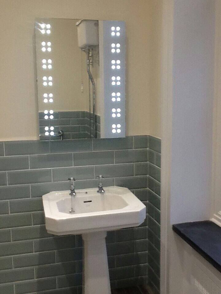 FrintonKitchens's tweet photo. Another stunning bathroom installation from the FKB team 🛁 https://t.co/ejIprptlDK