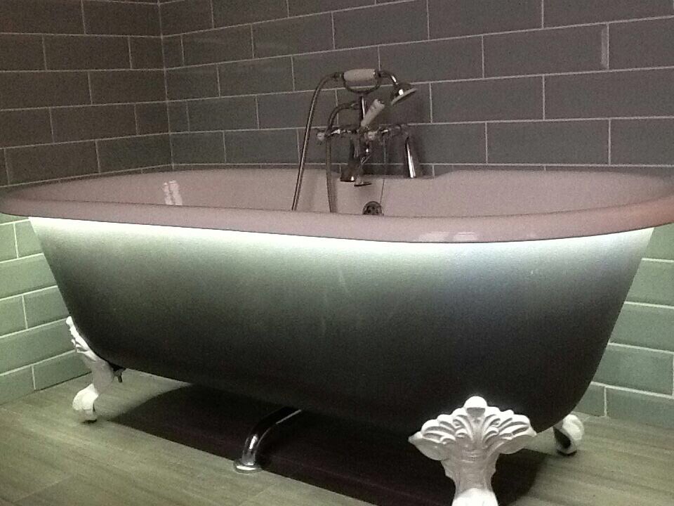FrintonKitchens's tweet photo. Another stunning bathroom installation from the FKB team 🛁 https://t.co/ejIprptlDK