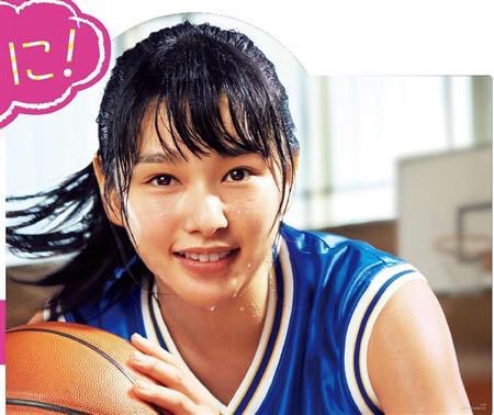 桜井日奈子ちゃん動画 バスケのユニフォーム姿の 桜井日奈子さん W 元バスケ部だけあって とても似合ってますね 8 4の新cmキャラクターに起用 ますます目が離せないですね 可愛いと思ったらrt