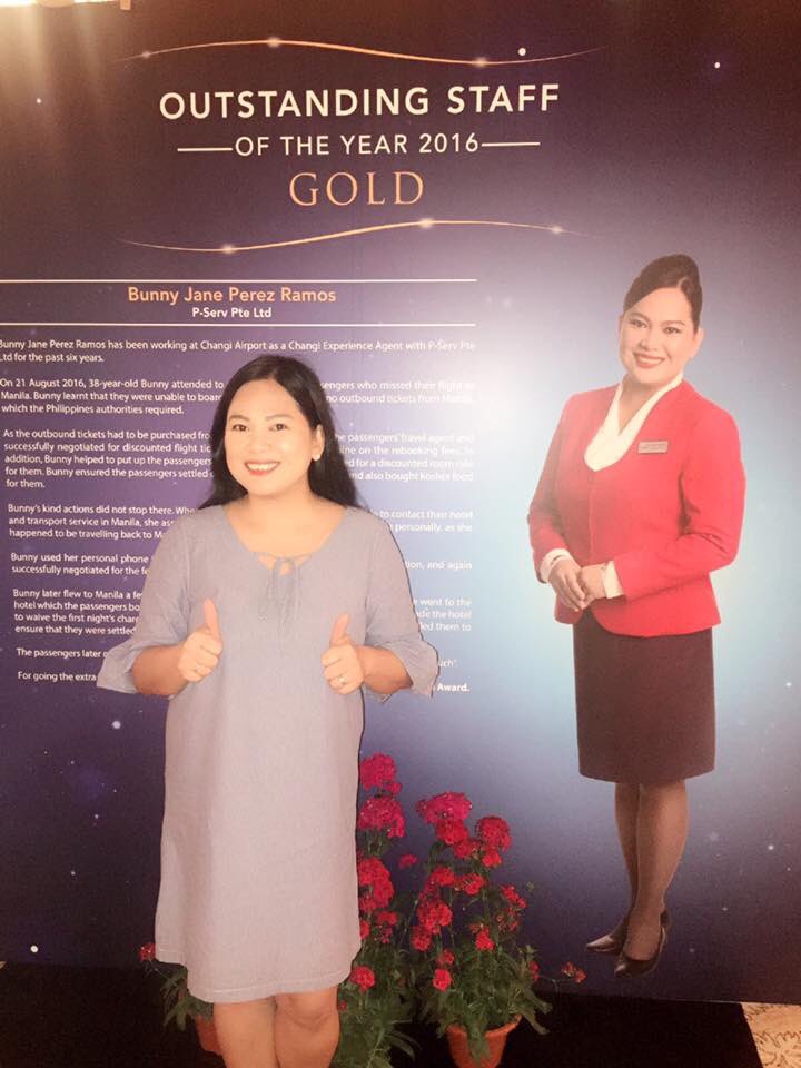 KapBernard's tweet photo. Outstanding Staff of the year 2016 Changi Airport Gold awardee. Proud Pinoy @ABSCBNNews @gmanews @cnnphilippines https://t.co/E1fyJegw3j