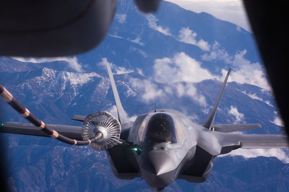 AviationWeek's tweet image. How often does the F-35 need to refuel? 🔓 aviationweek.com/defense/how-of…
