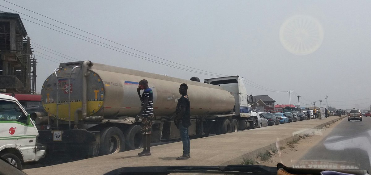 TheNerveAfrica's tweet image. Traffic on East/West Road (Rumuosi) caused by an accident involving two taxis and a truck.
Use NTA-Choba Road instead. #TrafficMap