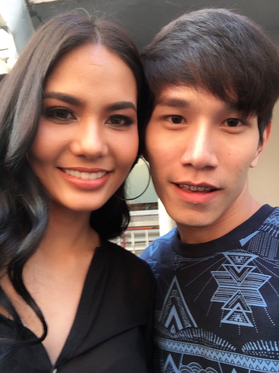 divesterz's tweet photo. ติ่งจักรวาล💛💛💛 @ChalitaSuansane #chaling2mu #missuniversethailand #MissUniverse2017 #MissUniverse https://t.co/VSHFUVnDkS