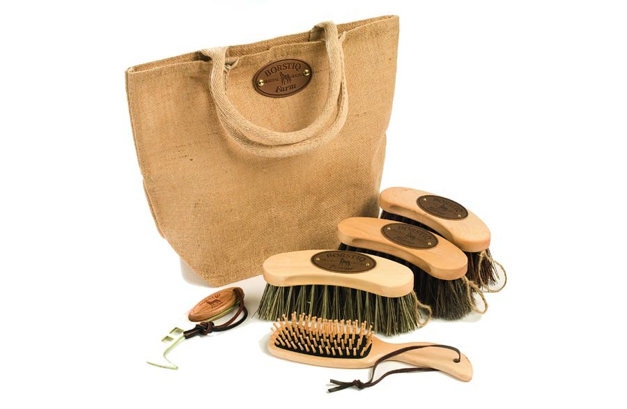 Smart_Grooming's tweet photo. Our Borstiq kits make the horsey perfect gift ππ΄
#EquineHour #EquestrianHour #Grooming #Borstiq #Horses #Ponies
https://t.co/7dvrNN4km6 https://t.co/Z1sf9WubNK