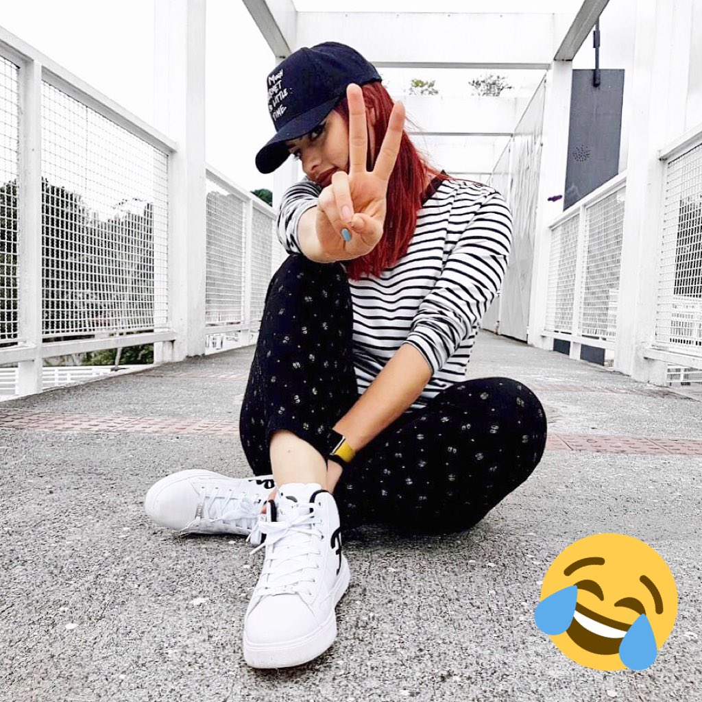 kimrosacuca's tweet photo. Bom diiiiia com uma única unha pintada  hihihi ❤❤❤ https://t.co/NvQQdZ7pPz