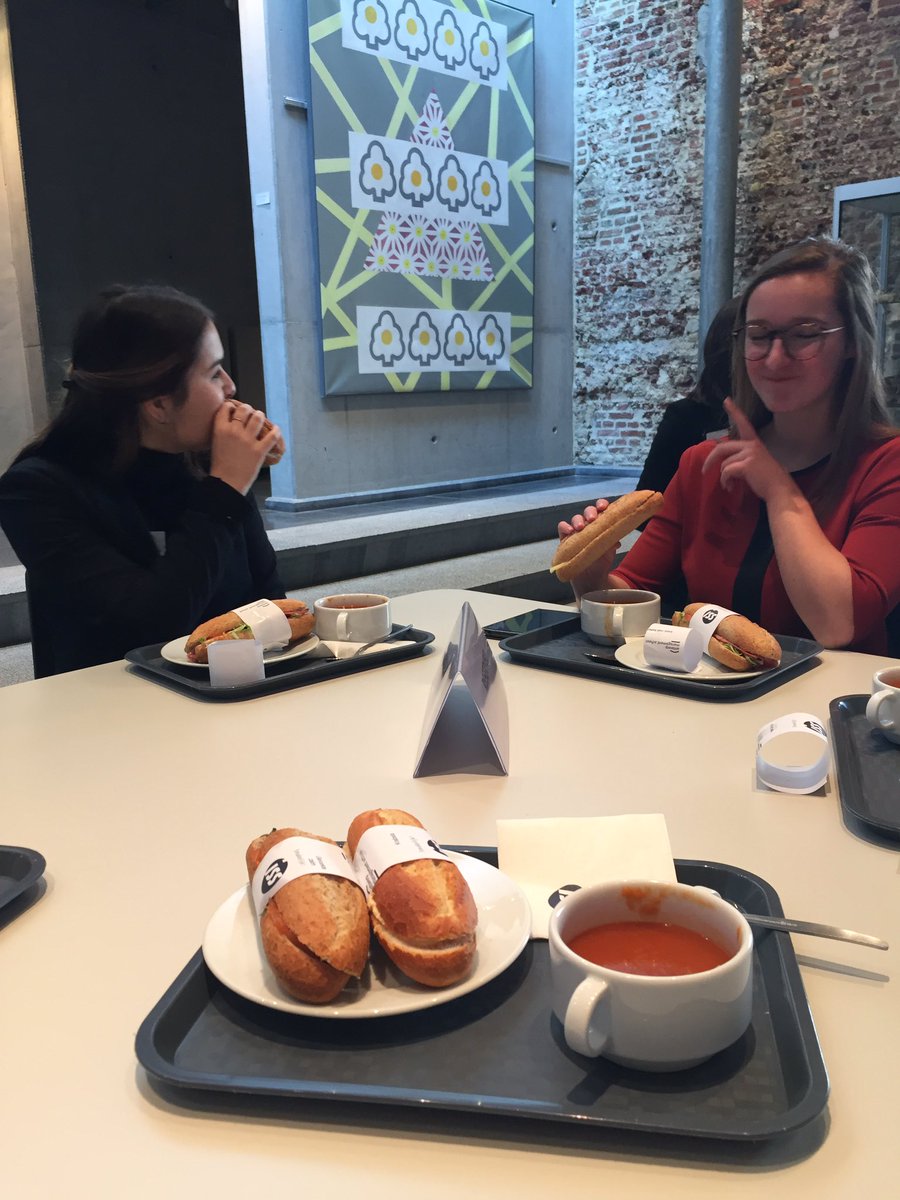 MeysCharlotte's tweet photo. MPC'er zijn is ook: lekker eten!Deze welverdiende lunch doet me denken aan de mpc-driedaagse. Smakelijk! #sollicitatietraining #mastermpc https://t.co/q3fH3Ddz3G