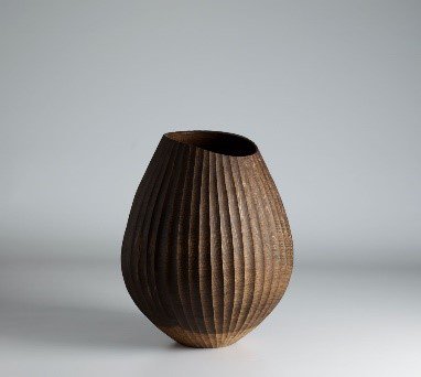 osearsgallery's tweet photo. "Using oak  as his sole material the timber is first turned while still green allowing later seasoning to effect shape and form" @LiamFlynn3 https://t.co/eeVkfEPzb1