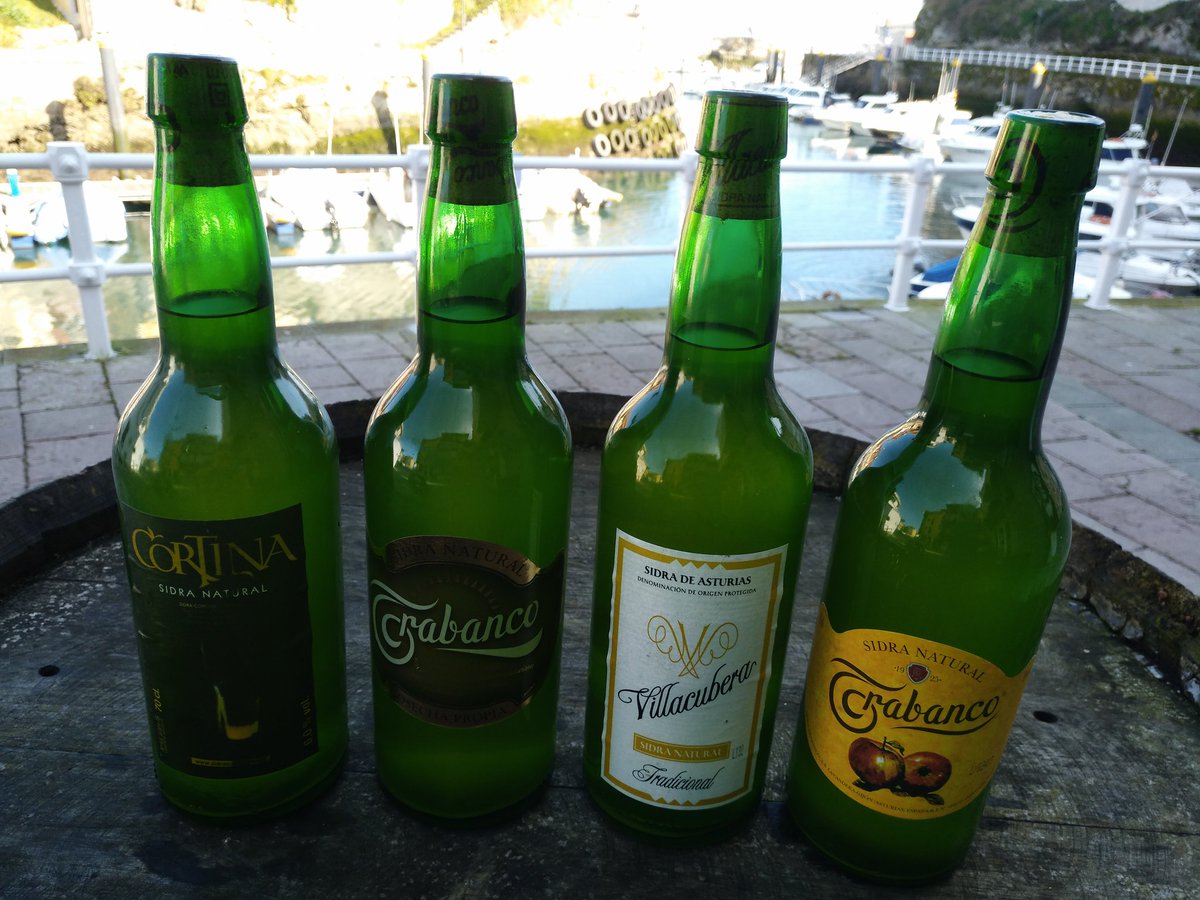 Nuestras 4 sidras en <a href="/sidreriapuerto/">Sidreria El Puerto Llanes</a> . Excelentes! <a href="/SidraTrabanco/">Sidra Trabanco</a> <a href="/SidraCortina/">Sidra Cortina</a> Villacubera y Trabanco Selección#Llanes #Asturias #turismo