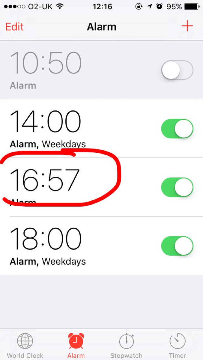 nicole_caughey's tweet photo. When you set an alarm for the @ICONICLDN #illuminatingdrops 😂 https://t.co/Curzx7ciVK