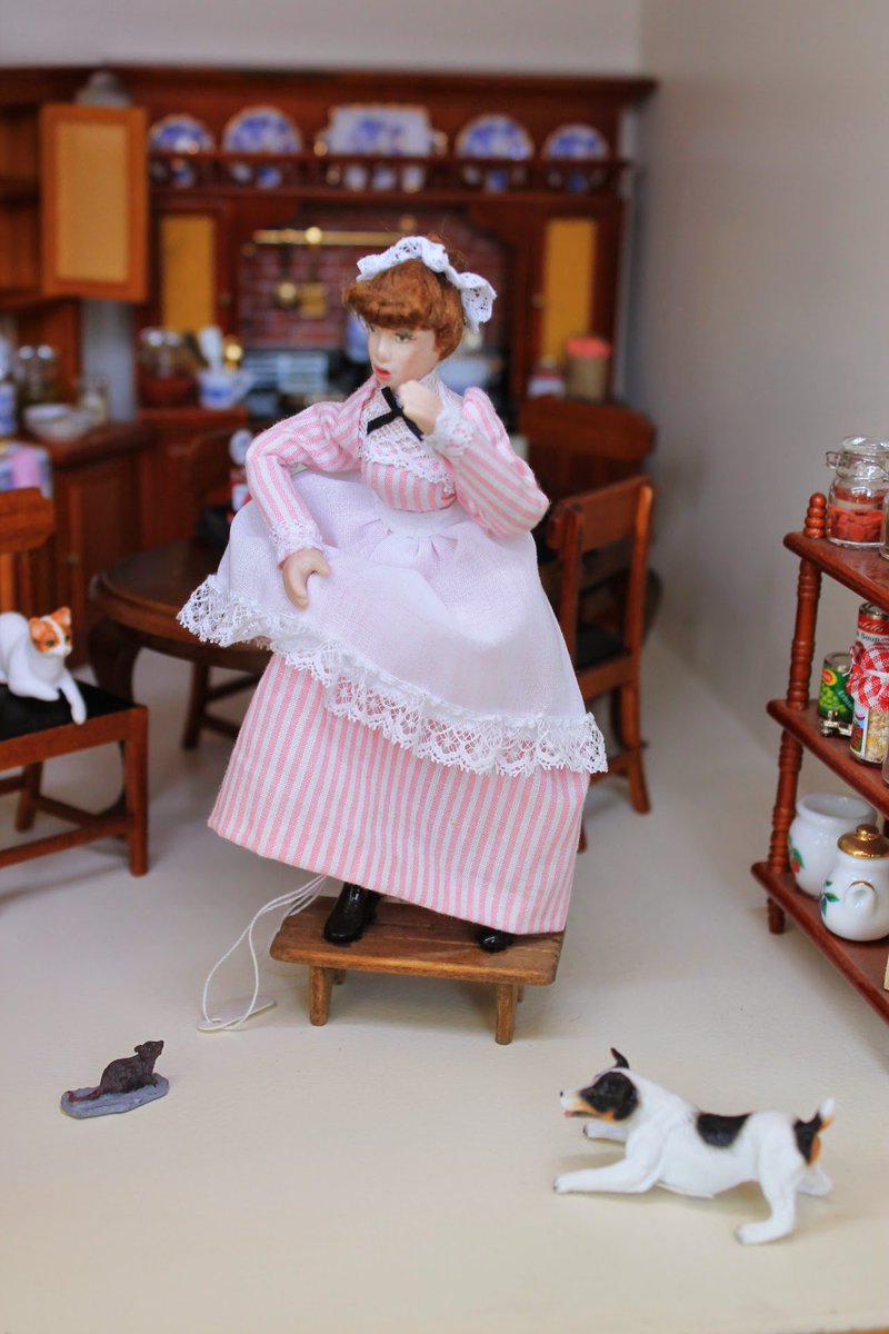 TLDollhouseC's tweet photo. Eek! A #mouse.
#minilikeus #mini #miniatures #miniaturists #dollhouse #dollhouseminiatures #miniscene #doll #shopmpv https://t.co/MnXSqFn6aU