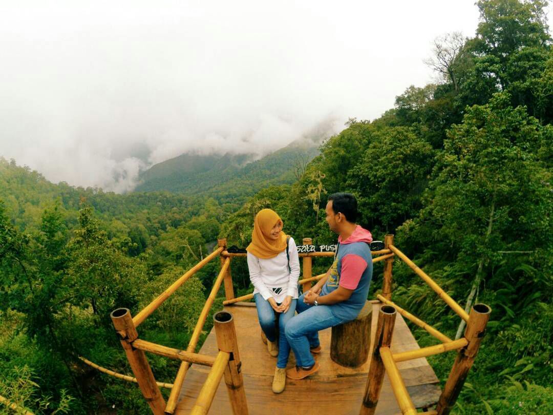 Ahmad_Hasan98's tweet photo. Menikmati keindahan alam ditemani sang bidadari tanpa sayap #FebruariBerbagi #4GinAja @smartfrenworld @JapaneseStation @ghiri_ngawi @iif_93 https://t.co/BFCDVXs4fv