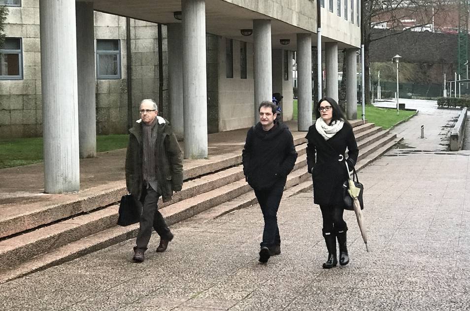 libre_mercado's tweet photo. Imputan por prevaricación a un concejal del Ayuntamiento 'podemita' de Santiago https://t.co/CuCwgWvTsu #CompostelaAberta #JorgeDuarte https://t.co/6E12sxI92X